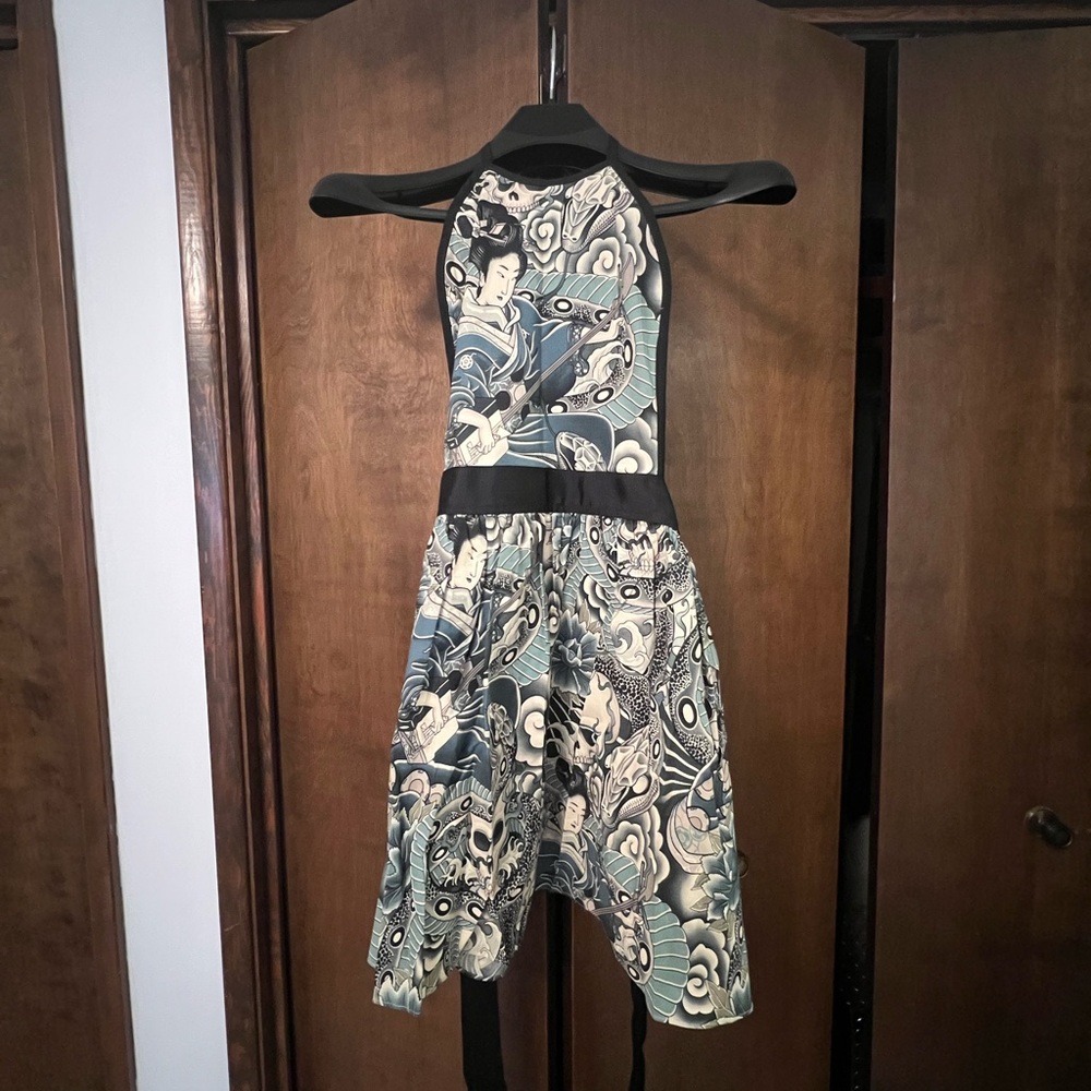Artistic Apron ties at neck and waist.